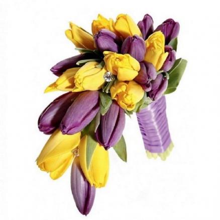 Букет из 33 желто-фиолетовых тюльпанов